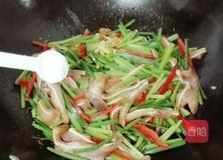 猪耳朵炒韭菜花的做法图解6
