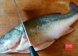 豆酱豉油蒸鲈鱼的做法图解3