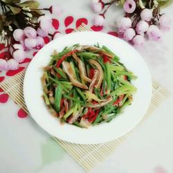猪耳朵炒韭菜花的做法[图]
