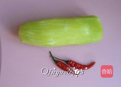 凉拌莴笋丝的做法图解1