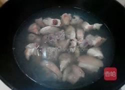 红枣花生猪脚汤的做法图解3