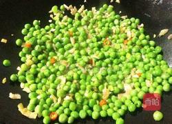 榨菜丁炒小青豆的做法图解7