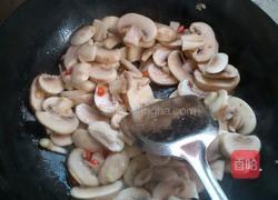 圆菇炖排骨的做法图解4