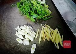 莲藕猪脚煲的做法图解5