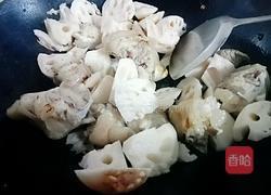 莲藕猪脚煲的做法图解8