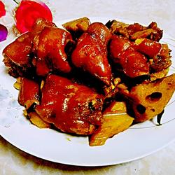 莲藕猪脚煲的做法[图]