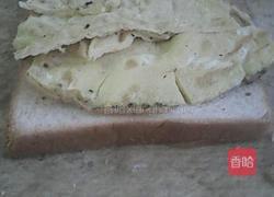 鸡蛋香肠三明治的做法图解3