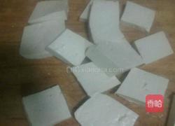 蒜香煎豆腐的做法图解1