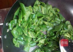 豆豉炒青椒的做法图解1