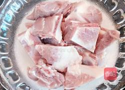 猪骨枸杞汤的做法图解2