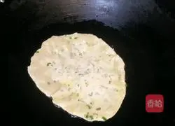Illustration of how to make dumpling skin scallion pancake 10