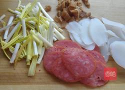 春色满园——煎面肠的做法图解1