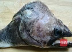 清蒸鸦片鱼头的做法图解1