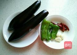 青椒炒茄子的做法图解1
