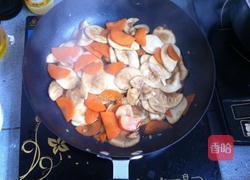 胡萝卜烧茨菇的做法图解4