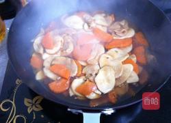 胡萝卜烧茨菇的做法图解5