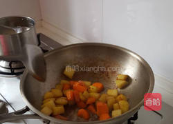 土豆炖肉腩的做法图解4