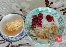百合红枣银耳汤的做法图解1