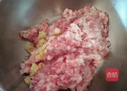 猪肉韭菜饺子的做法图解1