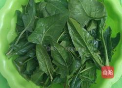 香菇炒菠菜的做法图解1