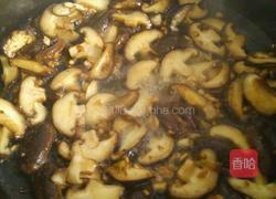 香菇炒菠菜的做法图解5