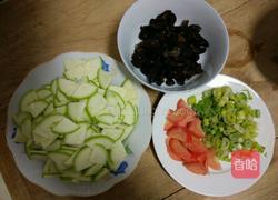 素炒西葫芦的做法图解1