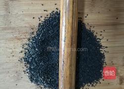 糯米黑芝麻蜂窝煤的做法图解3