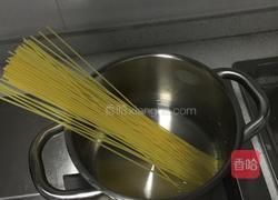 番茄培根意面的做法图解2