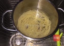 番茄培根意面的做法图解3