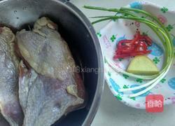 清蒸腊鸡腿的做法图解1