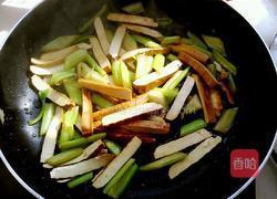 芹菜炒豆干的做法图解8