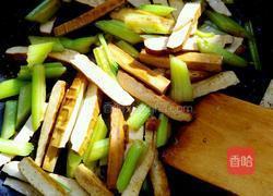 芹菜炒豆干的做法图解11