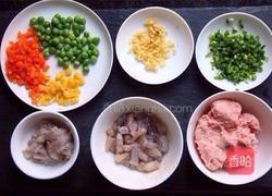 水晶虾仁蒸饺的做法图解1