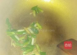 韭菜炒蚕蛹的做法图解2