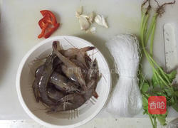蒜蓉粉丝蒸开背虾的做法图解1
