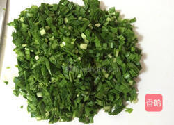 香煎韭菜猪肉饺子的做法图解1