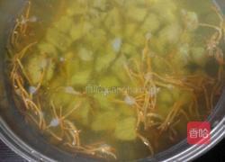 “午年夜饭”虫草花炖排骨汤的做法图解2