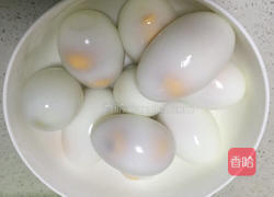 卤双黄海鸭蛋的做法图解4