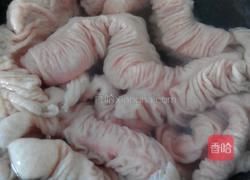 子蒜酸菜烧肥肠的做法图解2