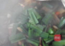 子蒜酸菜烧肥肠的做法图解21