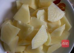 土豆炒鸡块的做法图解2
