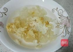 凤梨雪梨银耳羹的做法图解1