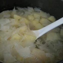 凤梨雪梨银耳羹的做法[图]
