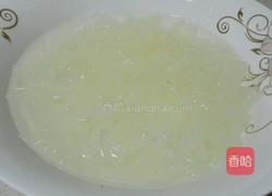 凤梨雪梨银耳羹的做法图解5