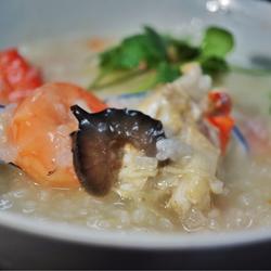 水蟹鲜虾干贝海参砂锅粥的做法[图]