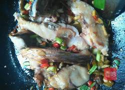 酸辣草鱼块的做法图解3