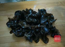 西葫木耳炒贝丁的做法图解3