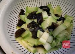 西葫木耳炒贝丁的做法图解5