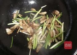 蒜苗炒肉的做法图解5