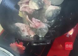 鱼头汤的做法图解2